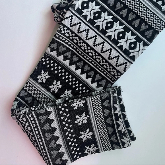 Smart Trend • NWT Black White Christmas Leggings - Picture 4 of 4